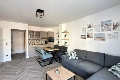 Image de Newly renovated apartment close to sea - Recently renovated studio by the sea.