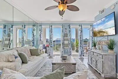 Image de 2-bedroom waterfront condo with pool and hot tub in welcoming Mexico Beach