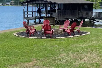 Image de Comfortable 3-bedroom, 2 bath home on beautiful Lake Darbonne.