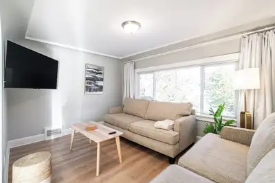 Image de All New Cozy 2-bedroom apartment in lovely West Allis with Ac, WiFi