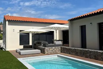 Image de Villa D’Architecte Neuve Avec Piscine