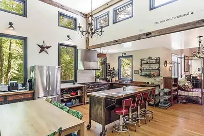 Image de 8-bedroom house & barn boardering the Catskill Mountain Preserve and family farm