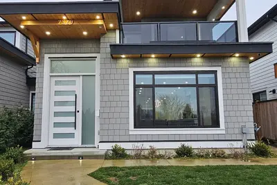 Image de Luxury spacious 4 bedroom family home in central Burnaby.