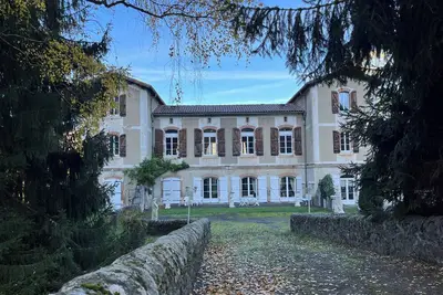 Image de Grande demeure dans les Pyrénées. Idéale pour les les groupes et les familles