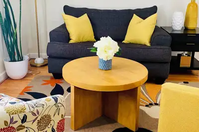 Image de The Hoosier Hive - 2 Br Home 3 mins to dwntn Indy or Ftn Sq!