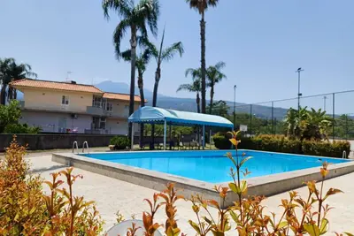 Image de I Will Take You To The Sea, with a swimming pool and tennis court. Near the sea