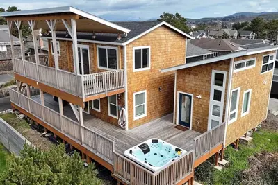 Image de Seaside Pura Vida Villa steps from beach and bike path in the heart of Seaside!