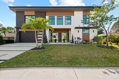 Image de Coastal Luxe, Spacious 5bedroom house 5miles to Siesta with saltwater pool, WiFi