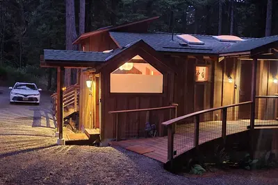 Image de Escape to Serenity: Cozy Romantic Cabin Retreat in the Heart of the Redwoods