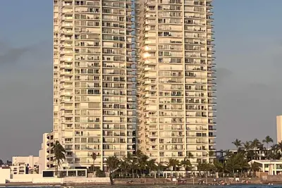 Image de Apartment with ocean view at the beachfront golden zone Mazatlan