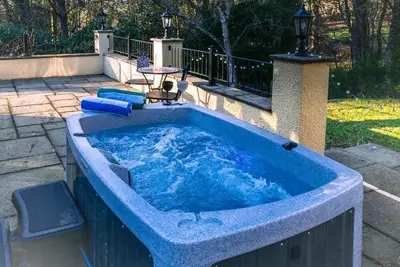 Image de Acorns large Apartment with own hot tub, rural setting close to Lyme Regis