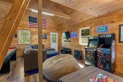 Image de Luxury Cabin Hot Tub, Trails, 2 Ponds & Waterfalls