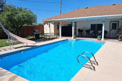 Image de Level up lounge home. Great family retreat!