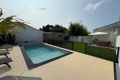 Image de Maison 4 chambres avec piscine et climatisation