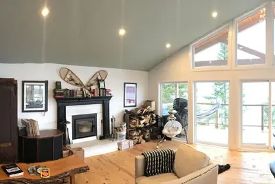 Image de Welcome to the HighSide. . Charming 3-bedroom cottage in delightful Thunder Bay