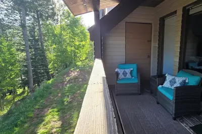 Image de Pet Friendly Condo, Sleeps 4, Scenic Views, Walking Distance to Lifts, Bike Park