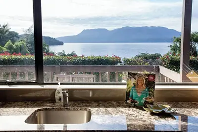 Image de Escape To Lake Tarawera (Contact us for any extra calendar dates not showing)