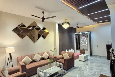 Charming 3-bedroom villa with Ac and WiFi in prime location in Varanasi