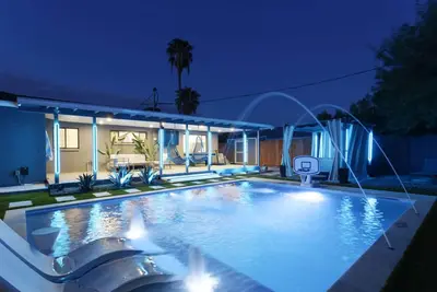 Image de Scottsdale Luxe Retreat • Minutes to Old Town • Heated Pool & Hot Tub • Fire Pit