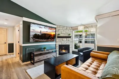 Image de Shore Suite | Downtown Fish Creek ~ Dog-friendly