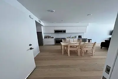 Image de Modern Brand New 2-bedroom/2bath apartment with Ac, WiFi, close to downtown.
