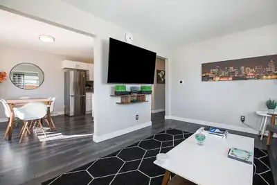 Image de Mod Rustic Stay in Wheat Ridge with Hot Tub, Fast WiFi, Ac