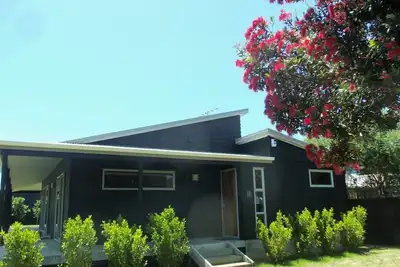 Image de Kenwood Paradise - 2 houses along from beach access