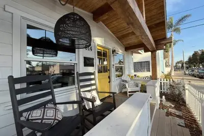 Image de Downtown Hb - bright, clean beach cottage! Spend summer here • or msg re Us Open