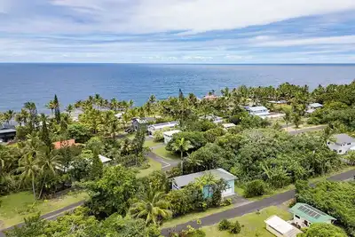 Image de Paradise found! 3 bedroom home with large lanai, Ac and 2 blocks from the ocean