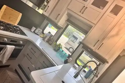 Image de Cozy 2-bedroom Rv in charming Granbury. 2 miles from downtown and Lake Granbury.