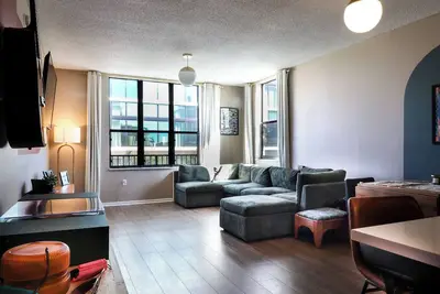 Image de Modern 1br Downtown Wpb - Renovated, Pool, Gym, Walk to Shops & Dining!