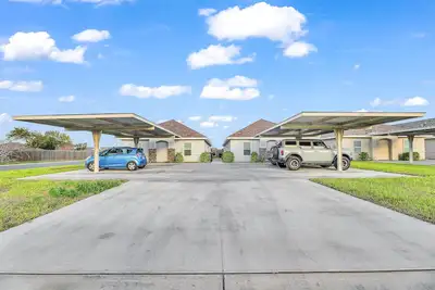 Image de Lux Condo in charming Weslaco with WiFi. Unit 3 K\/Q