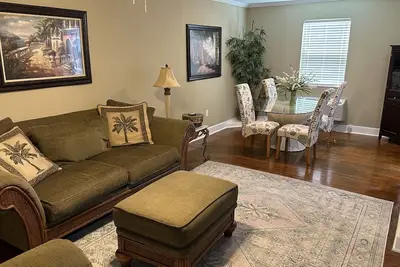 Image de The Baker:  2-bedroom townhome. Walk to Lsu