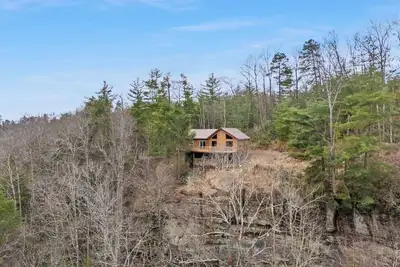 Image de Amazing Grace Cabin at Red River Gorge! Million dollar views! Sleeps 12! Hot tub