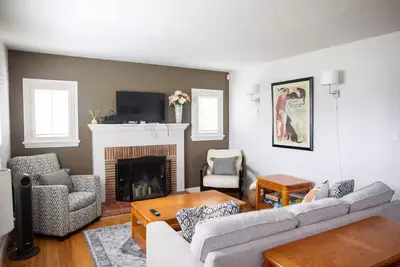 Image de Historic, Family-Friendly Home in Downtown