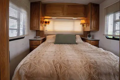 Image de Cozy Rv with Ac, Tv's and WiFi in Center of Inland Empire in Rialto, Ca