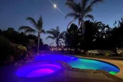 Image de California Tropical Refuge with Pool and Hot Tub accommodating large group of 13