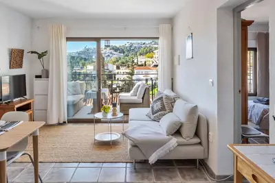 Image de Cozy Retreat Near Beach & Dining