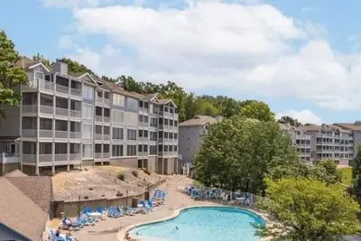 Image de Luxury 2 Bed/2 Bath Lakefront Condo w/Dock/Deck/Pools-Minutes from Bagnell Strip-Sleeps 6