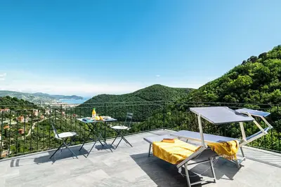 Old Genoese house on one floor with large terraces, pets allowed