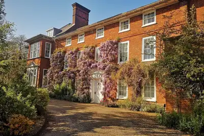 Image de Spacious ground floor apartment in a Norfolk (England) mansion.