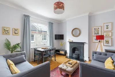 Image de Cambridge Grove- Cosy two bed Mews - with parking