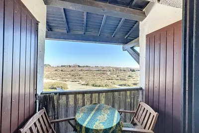 Image de Studio avec balcon et parking près des plages