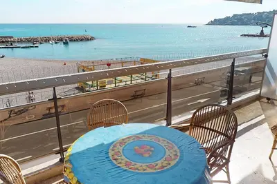 Image de Grand studio avec terrasse proche centre et plages