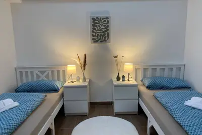 Image de Cozy twin room with terrace & smart Tv in a quiet location | Wlan incl.