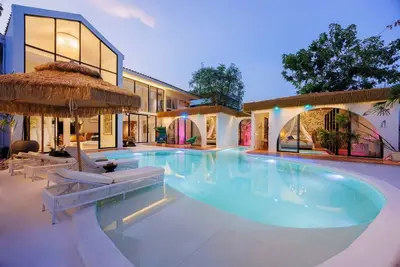 Image de \"Fira Villa\" Unique Water-themed Bedrooms in Sukhumvit, Bangkok