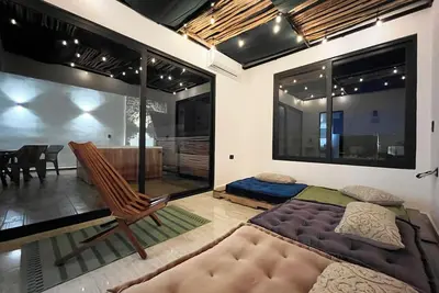 Image de Lux 2br Solar Penthouse w/ Rooftop Spa Nr Beach / New Listing - Intro Price