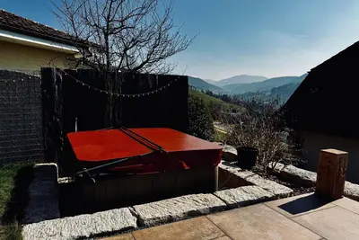 Image de Whirlpool & far-reaching views: Exclusive vacation home near Basel
