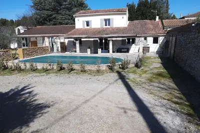 Image de Mas Sympathique avec piscine et grand jardin à Saint Rémy de Provence