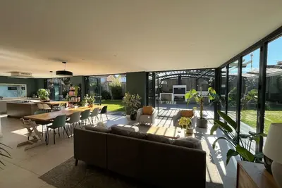 Image de Luxury 5-Bedroom Wellness Retreat Nr Bath & Bristol–Spa, Yoga, Gym, Hot Tub & More!
